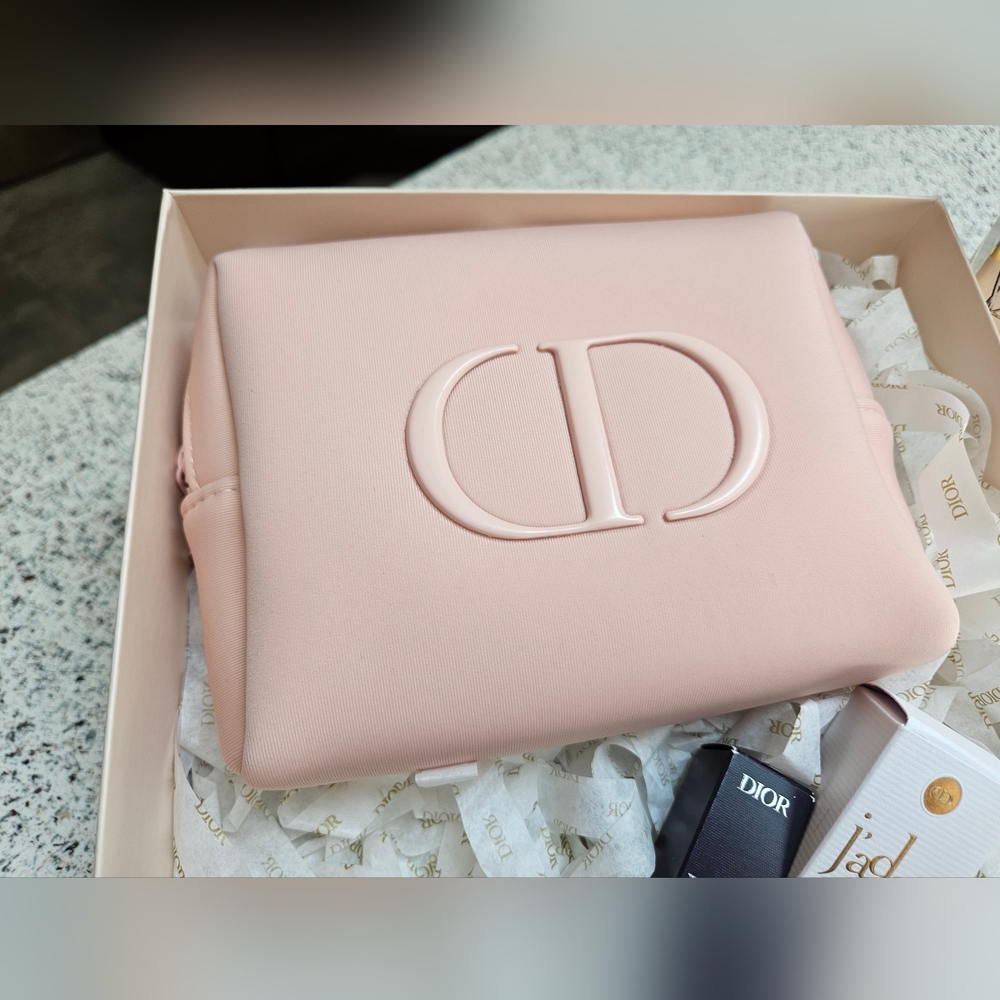 ☆ DIOR GIFT BUNDLE ☆ Pouch ☆ Box ☆ DIOR Confetti ☆ Parfum ☆ Lipstick - Picture 3 of 16
